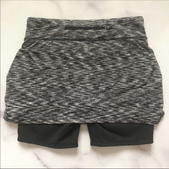 ATHLETA black space dye contenders 2-in - 1 skirt - Picture 3 of 6